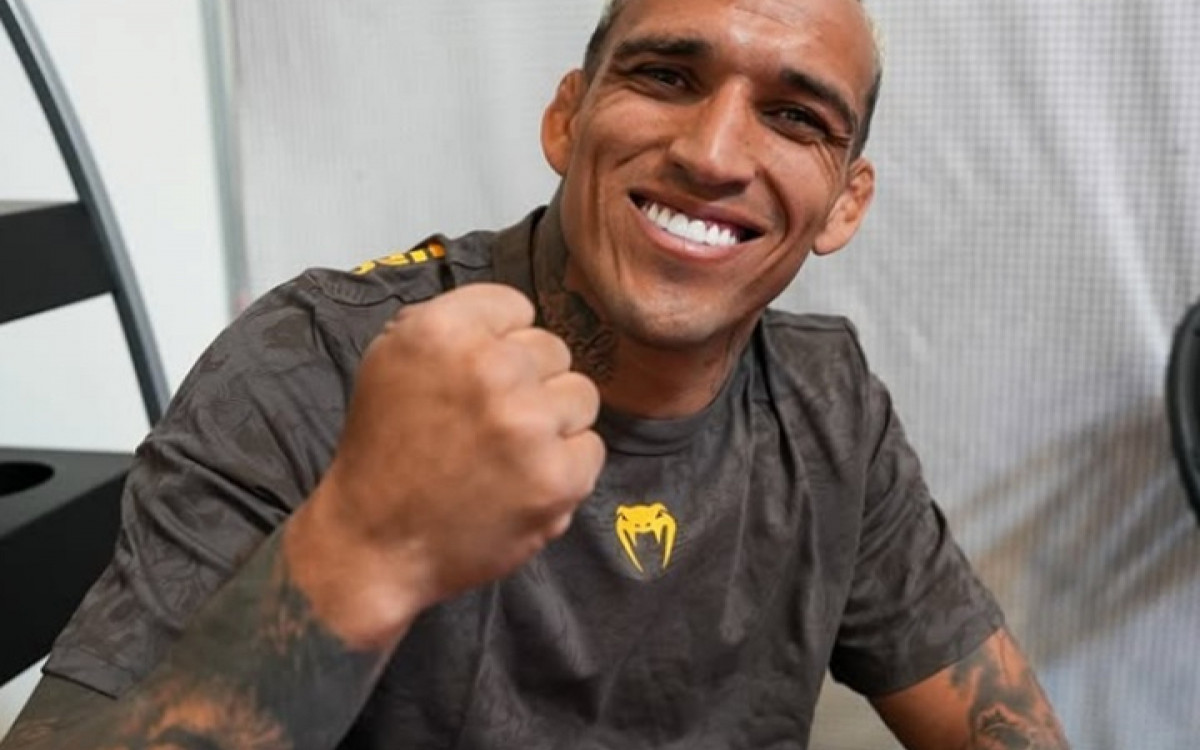 Charles do Bronx renova contrato com o UFC e segue em busca de título peso-leve
