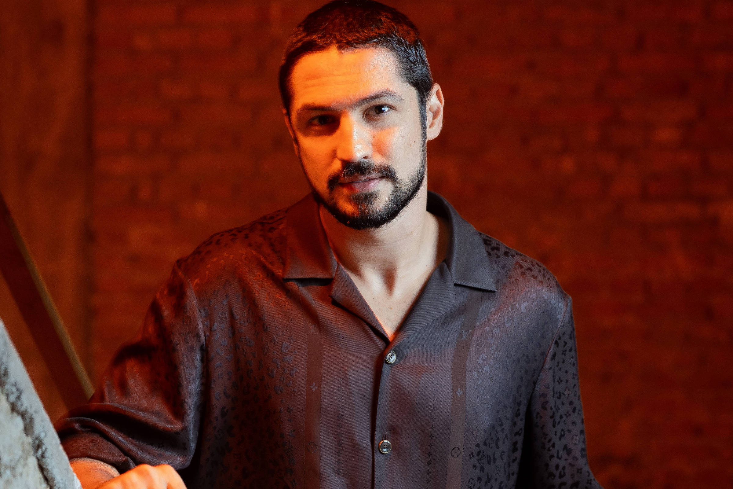 Gabriel Leone canta com Ney Matogrosso em estreia musical paulistana