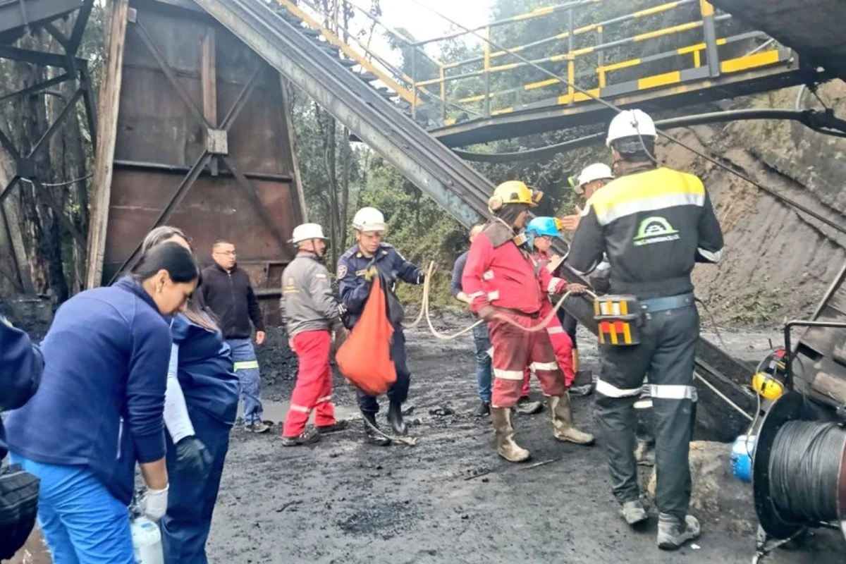Explosão deixa 12 pessoas presas em mina de carvão na Colômbia