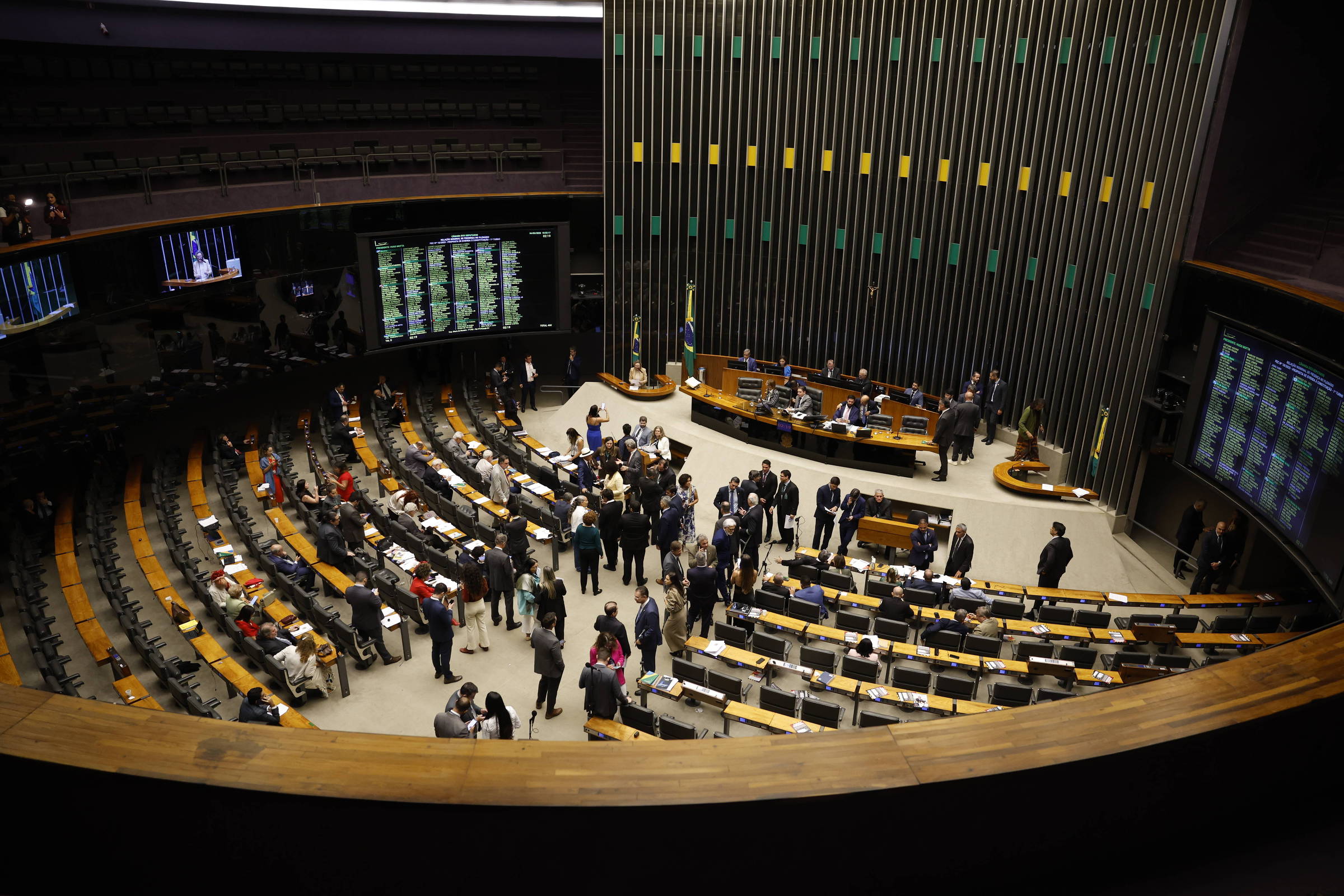Em ano eleitoral, Congresso avança com pisos e aposentadorias a custo bilionário