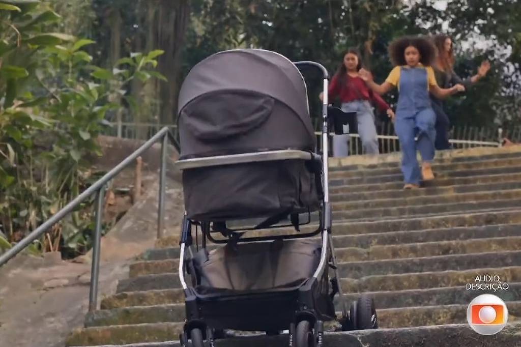 Com bebê rolando da escadaria, 'Três Graças' tem momento 'absolute novela'