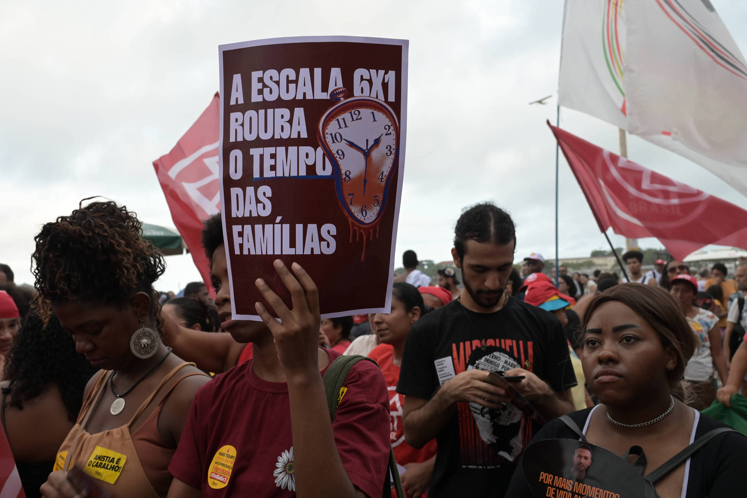 Comissão do fim da PEC da 6x1 avalia deixar casos específicos para novo projeto de lei