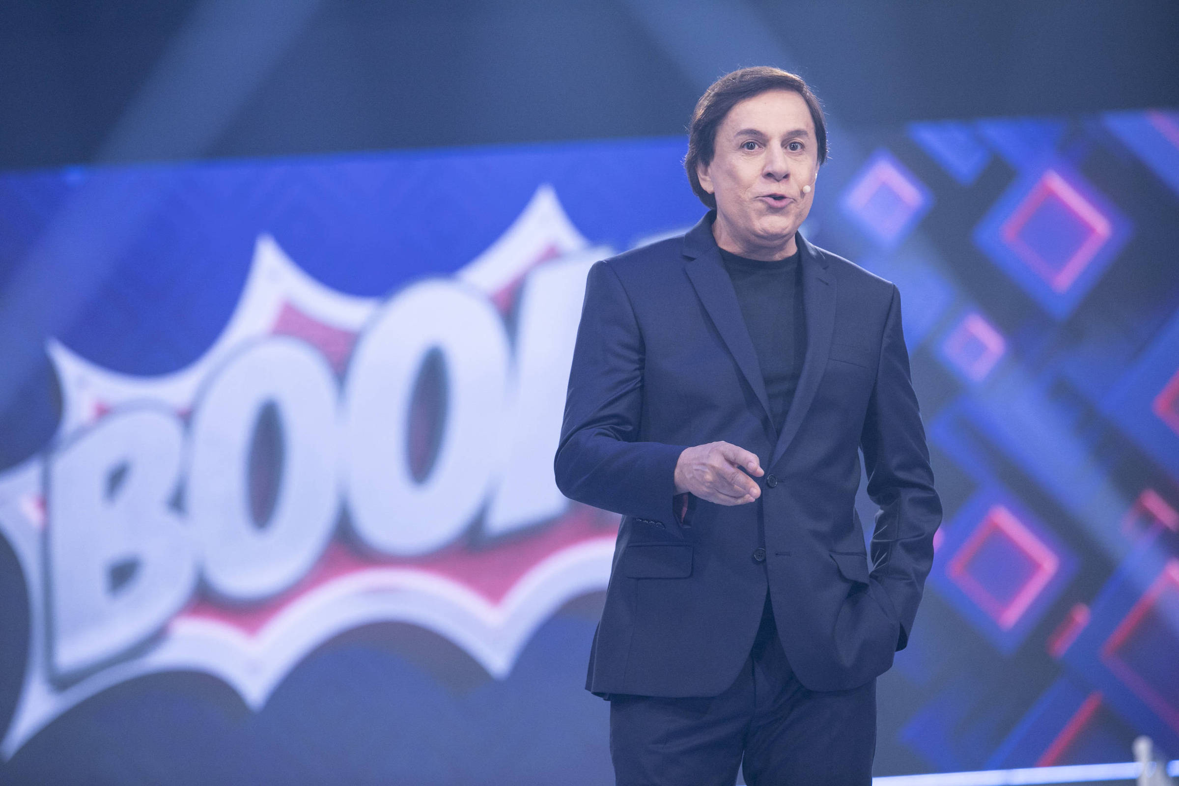Com audiência morna aos domingos, programa de Tom Cavalcante é renovado pela Record