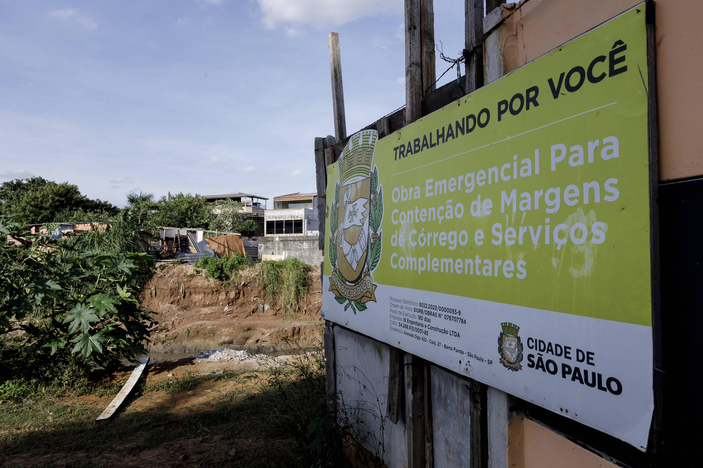 Prefeitura de SP omite informações de contratos em placas, diz auditoria do TCM
