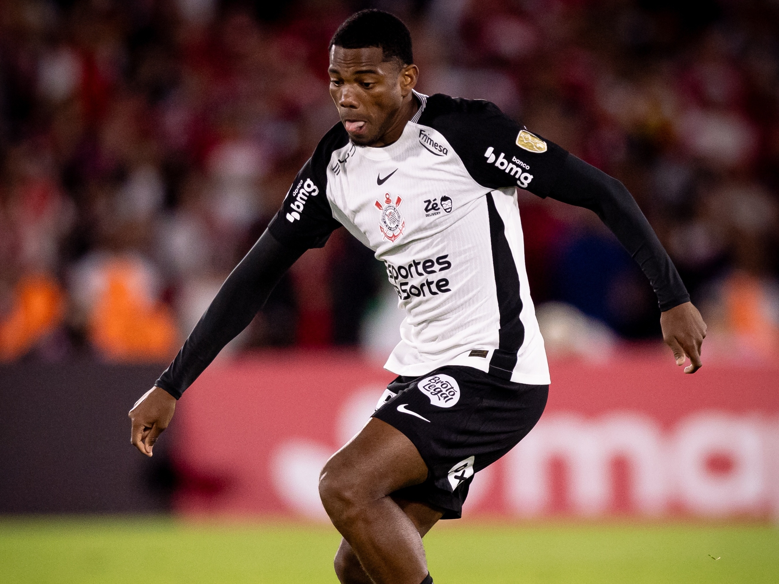Permanência de André ainda gera atritos e sinais de alerta no Corinthians