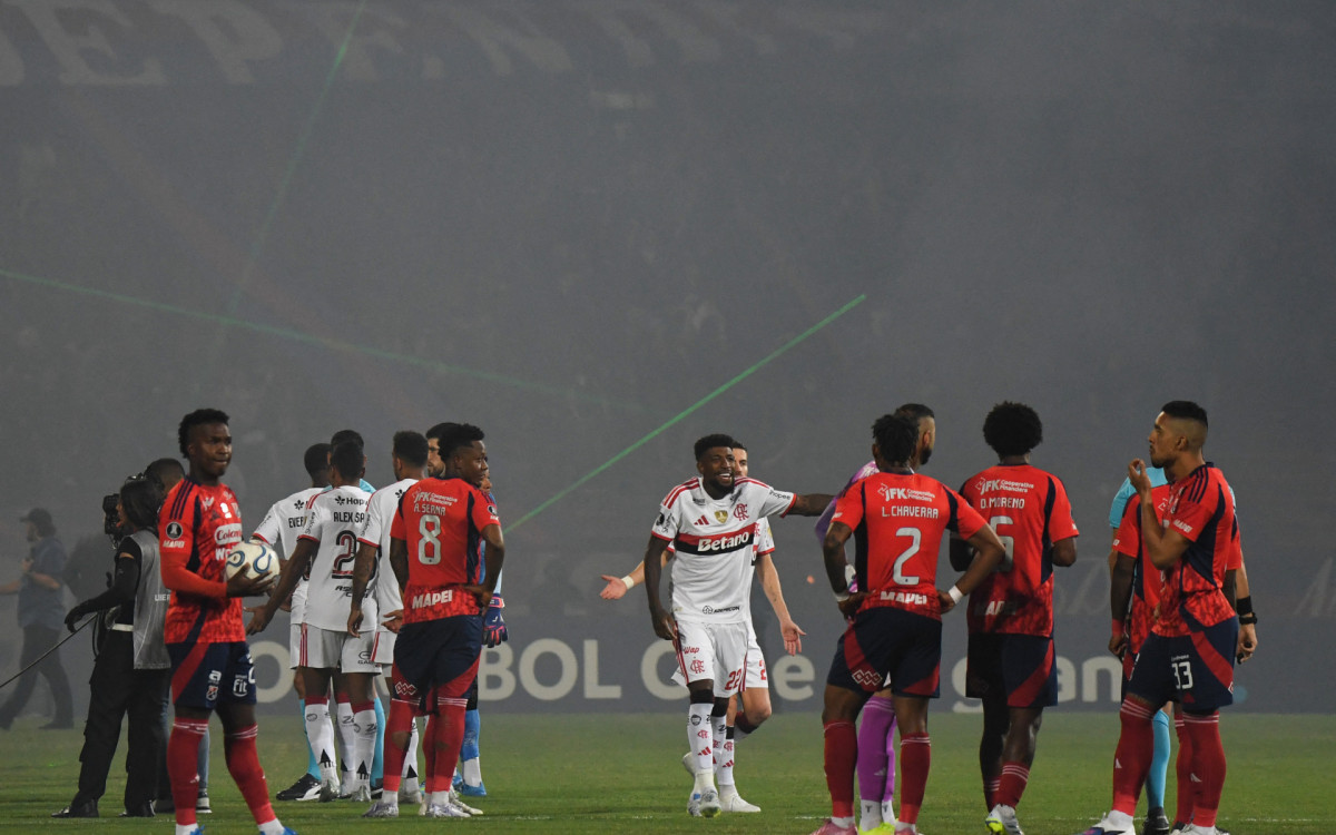 Flamengo mantém planejamento e viaja para Porto Alegre de madrugada