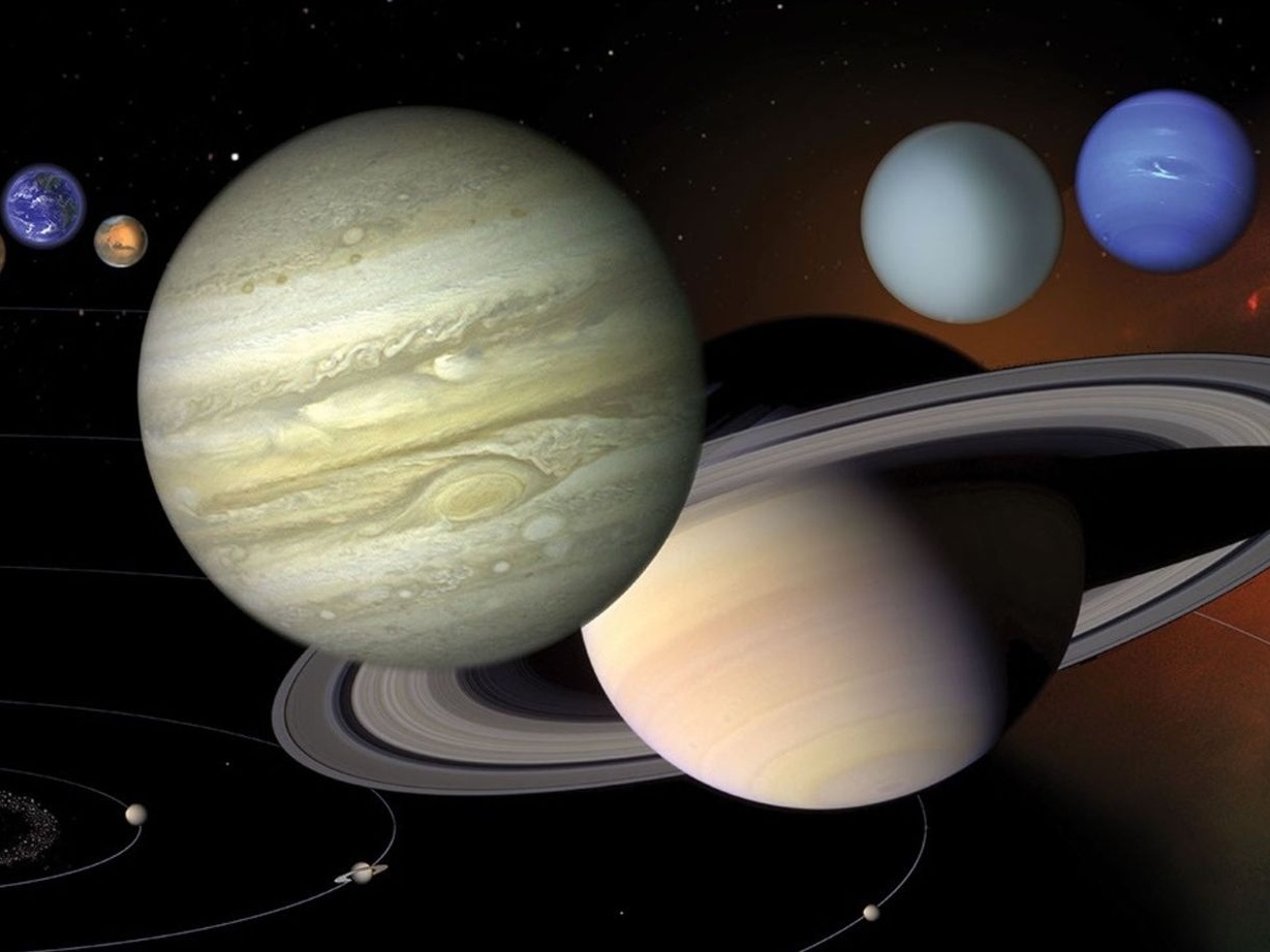 Fomos enganados? Planetas não giram exatamente em torno do Sol; entenda