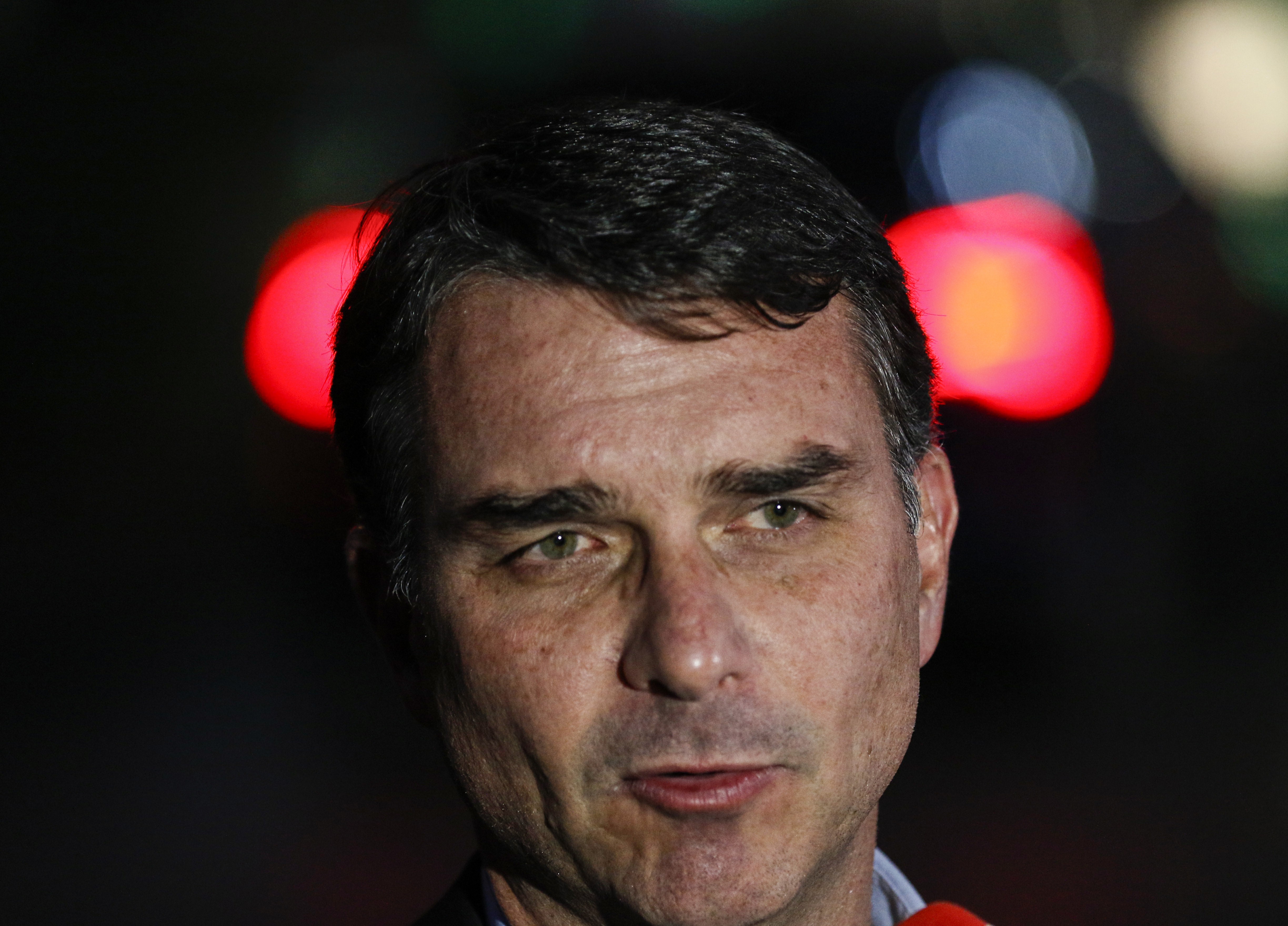 Flávio Bolsonaro liga Master ao PT após operação contra Ciro Nogueira