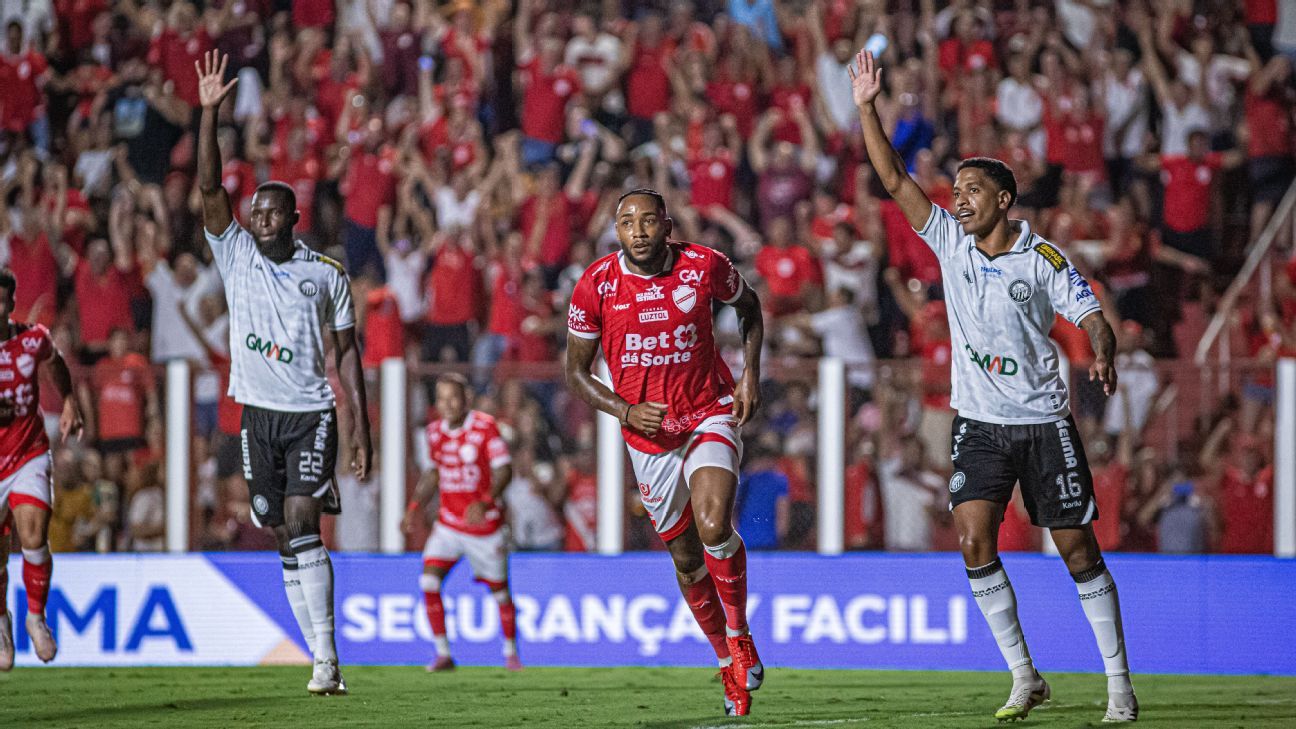 Atacante que empolgou Samuel Rosa no Cruzeiro teve carreira prejudicada por expulsão e busca volta por cima na Série B
