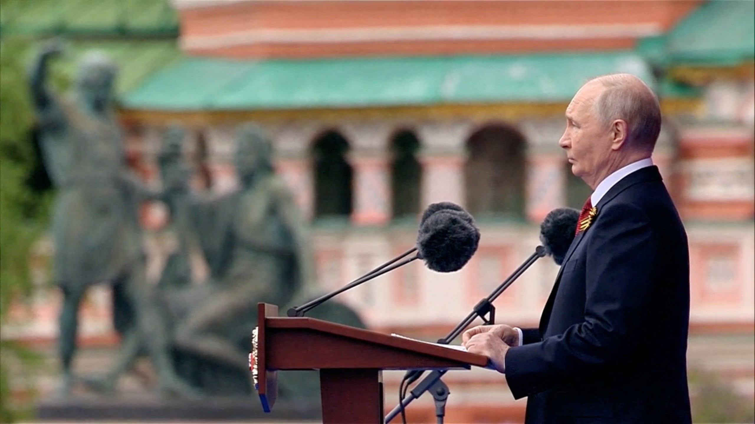 Putin diz que guerra na Ucrânia é 'justa' no Dia da Vitória