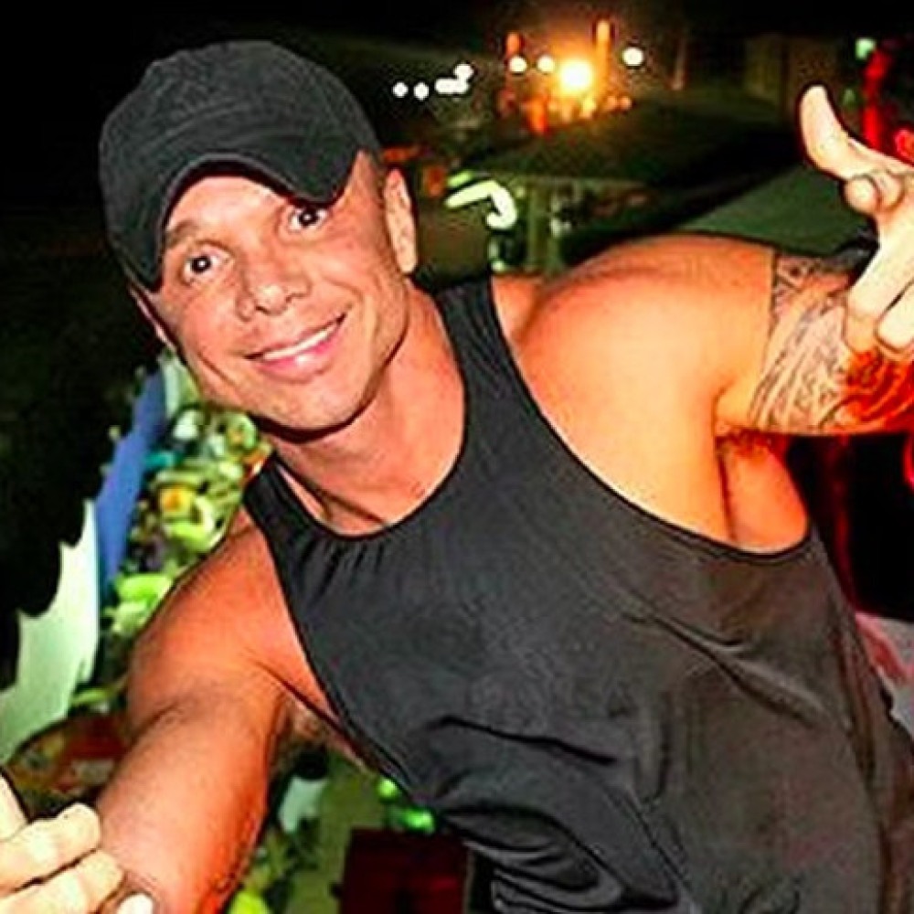 Cantor Netinho revela retorno de câncer e começa novo tratamento