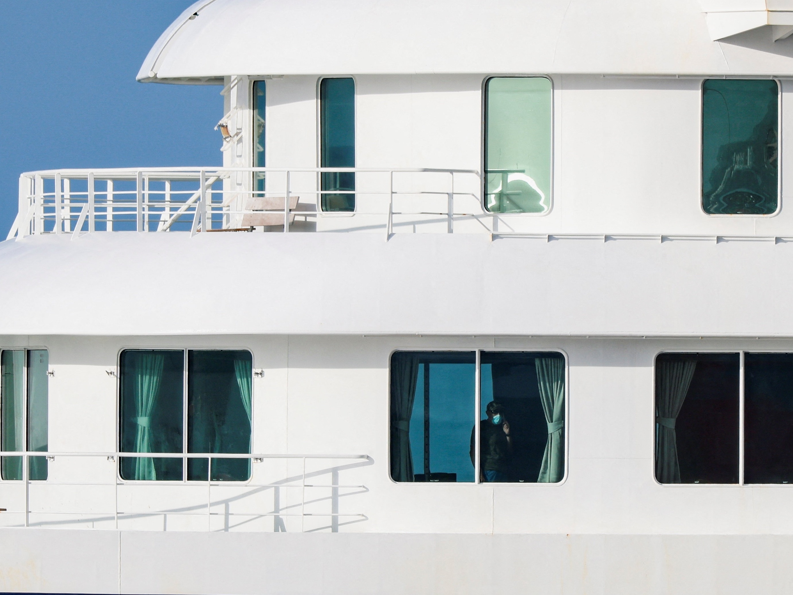 Espanha inicia retirada de passageiros de navio com surto de hantavírus