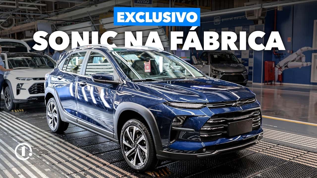 Equipe de jornalismo em visita à fábrica de Gravataí para cobertura do lançamento do novo SUV Chevrolet.
