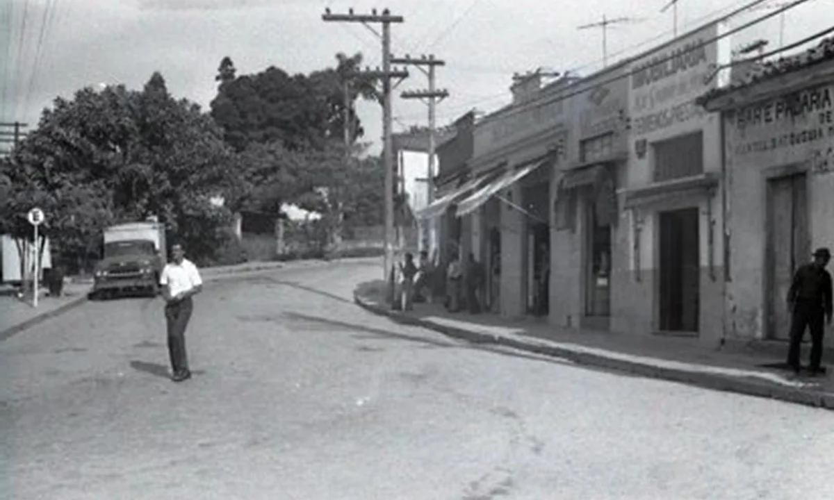 Formam-se cinco cidades. Rio Grande vira Icatuaçu. É absorvido por Ribeirão Pires. Vivia-se o começo dos anos 50...
