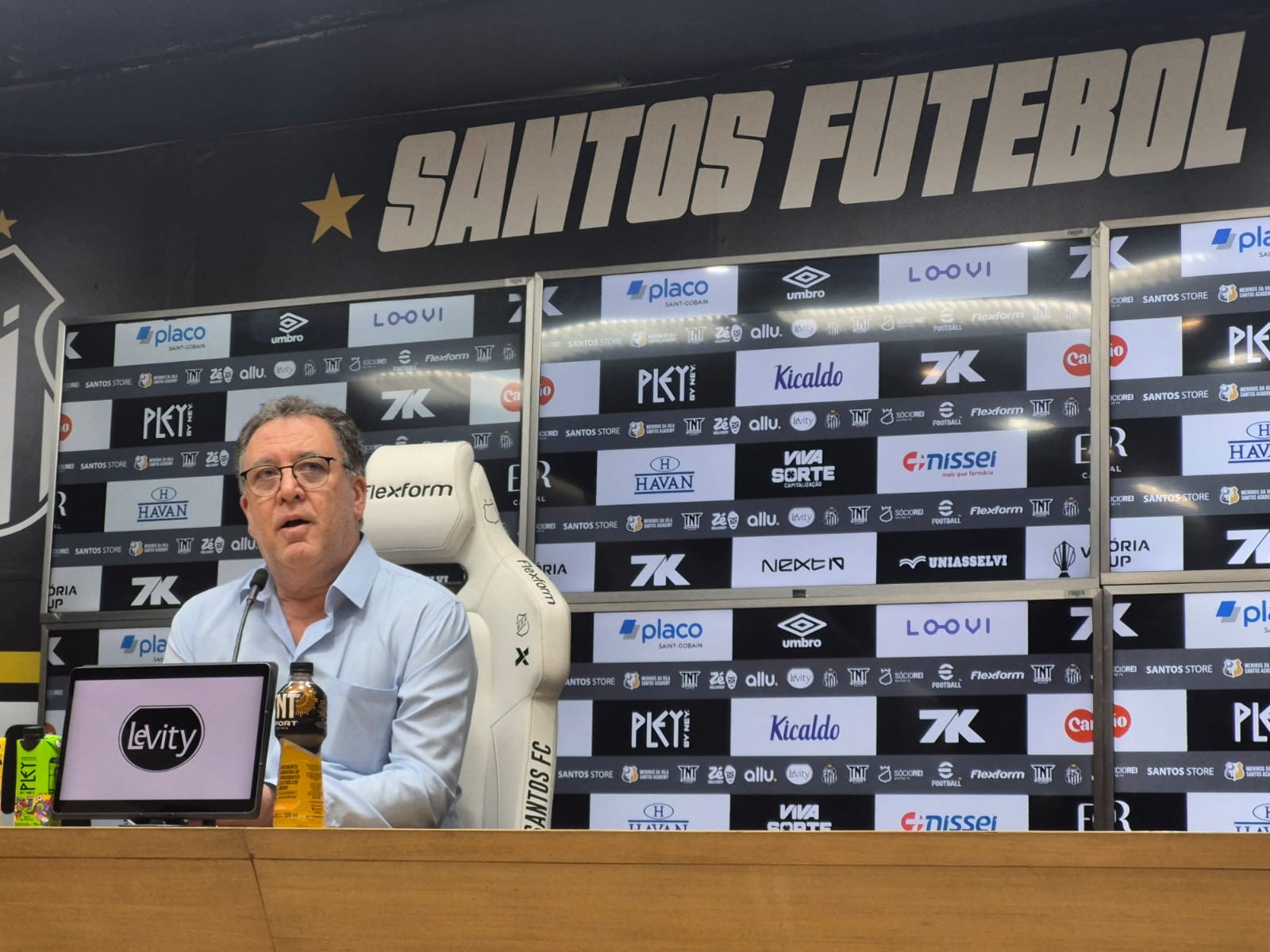 Santos atrasa salários e busca quitar débitos antes da Copa do Brasil