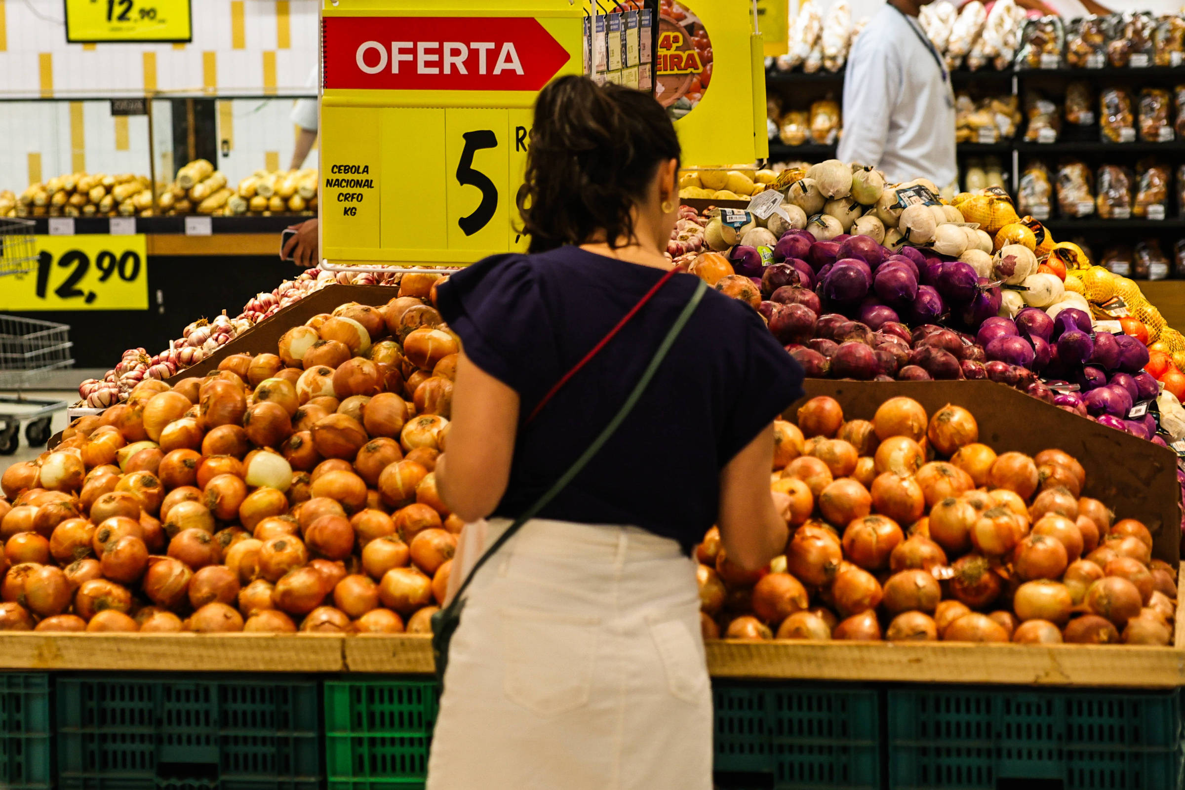 Guerra mantém pressão sobre inflação de alimentos e combustíveis em ano eleitoral no Brasil