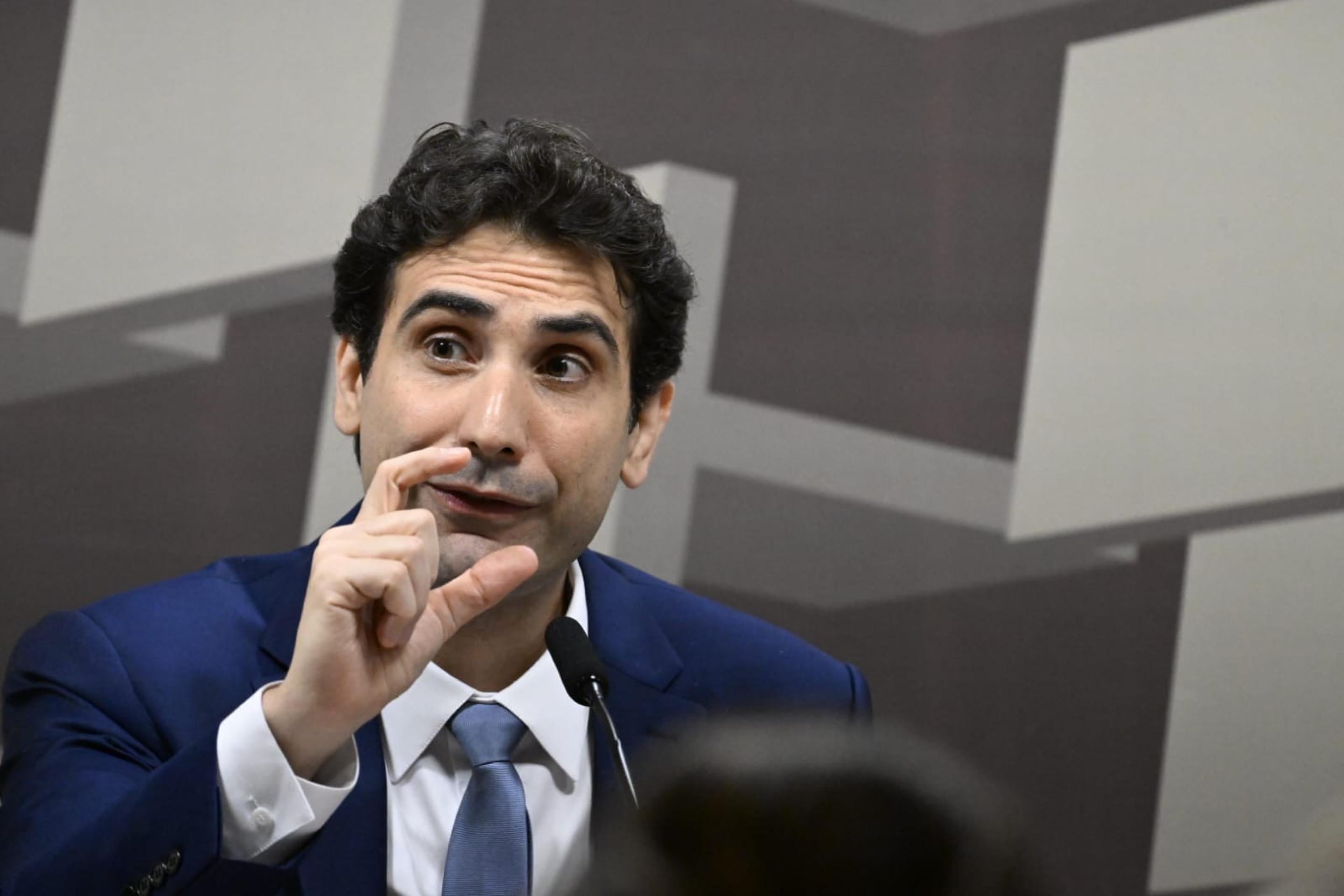 Galípolo vê risco inflacionário maior com guerra no Oriente Médio