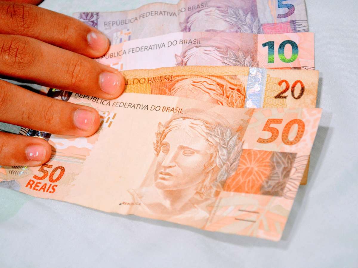 Inadimplência bate recorde e atinge 74,8 milhões de consumidores em abril, diz CNDL e SPC