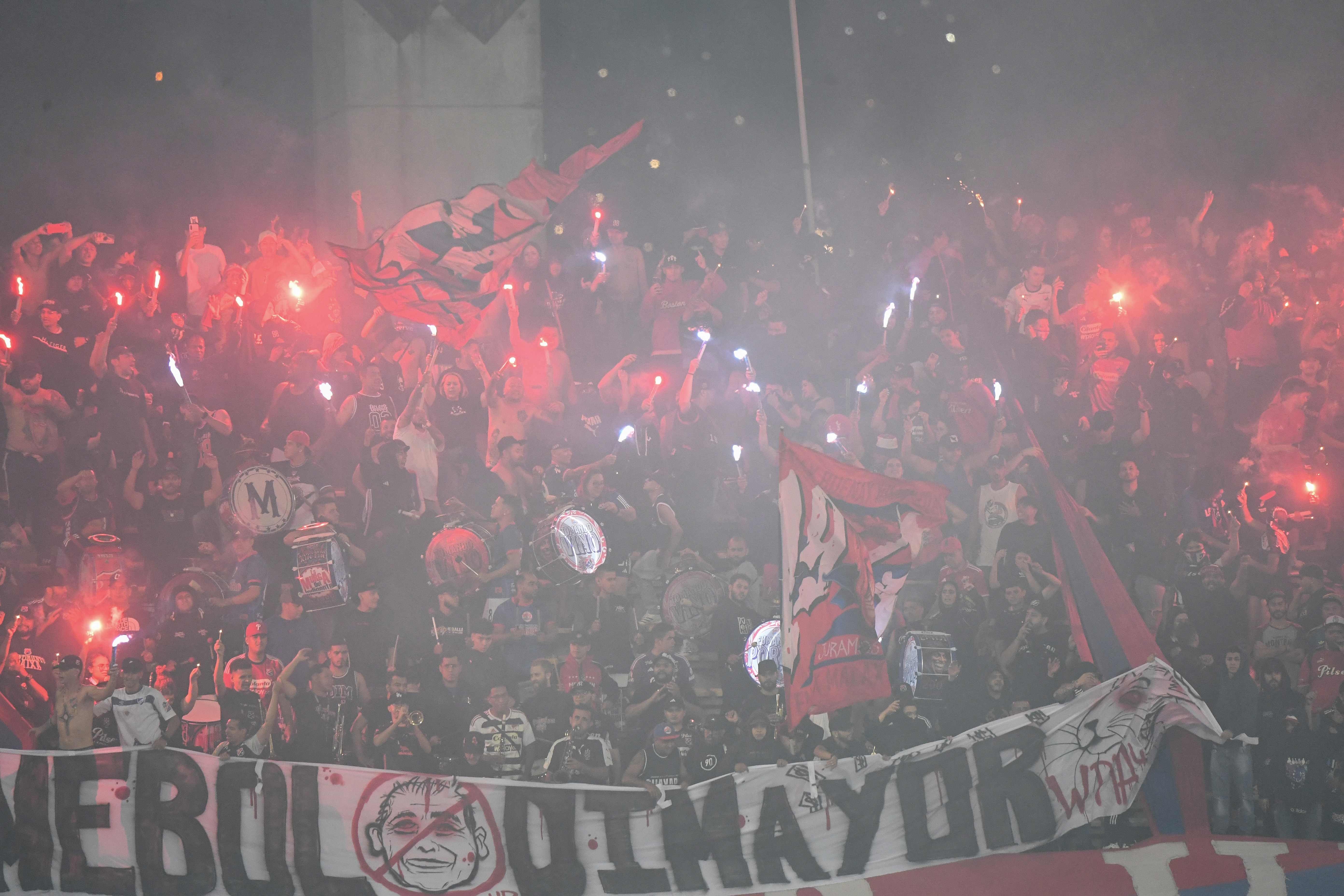 Independiente Medellín recebe punição de 60 dias sem torcida após confusão em jogo contra o Flamengo