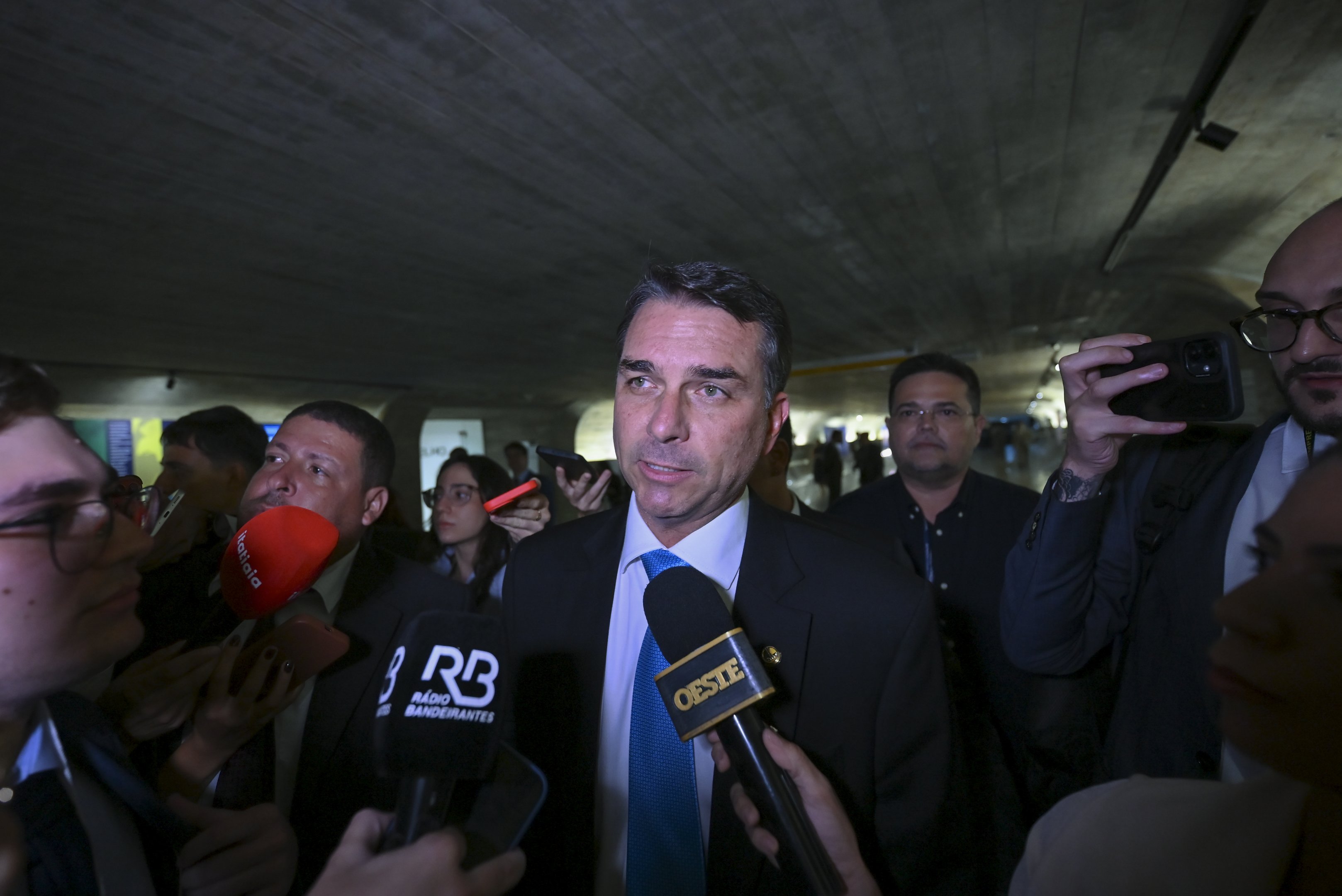 Flávio Bolsonaro diz que pai pediu para ele 