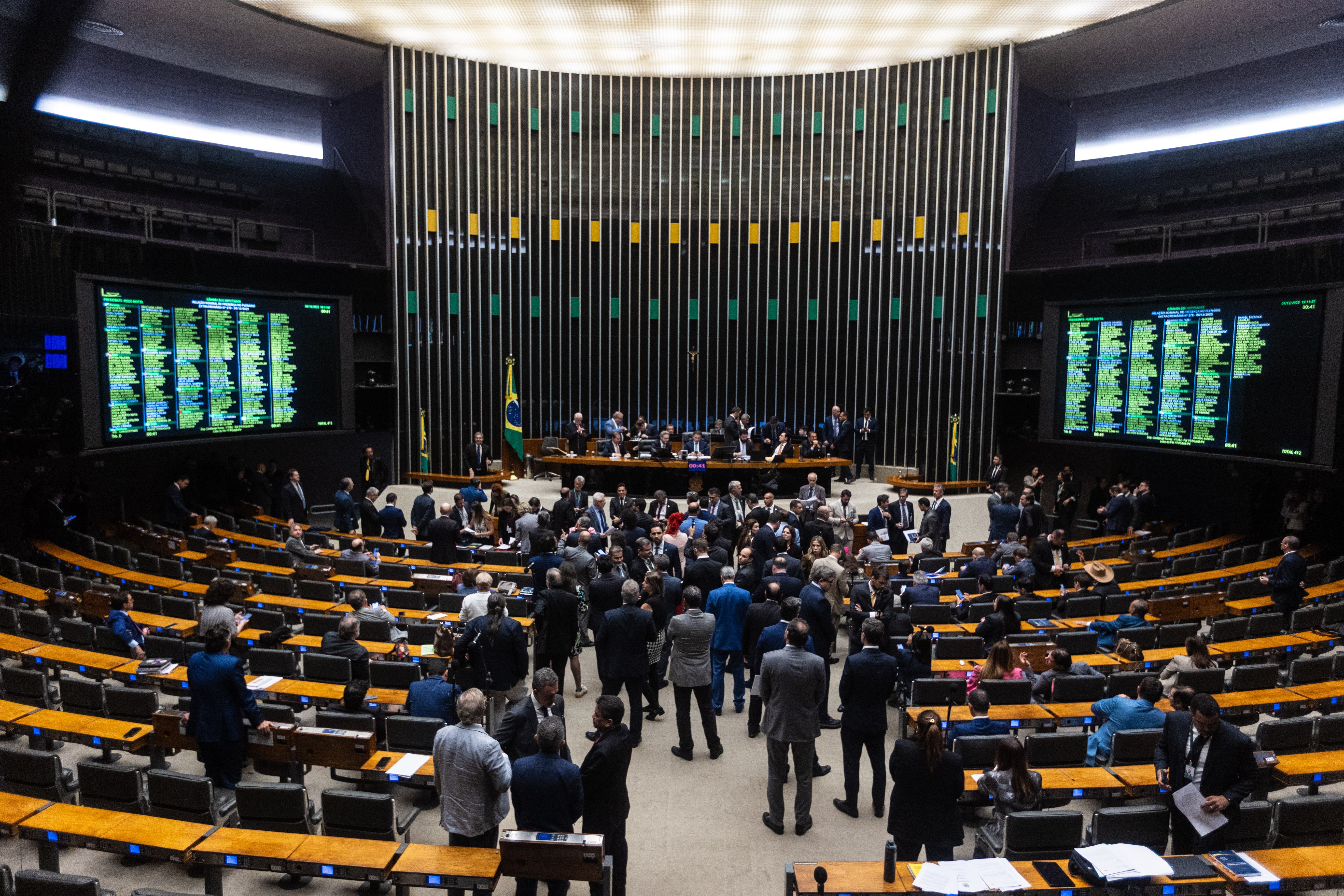 Câmara aprova projeto que permite empregado de estatal seguir trabalhando mesmo após 75 anos