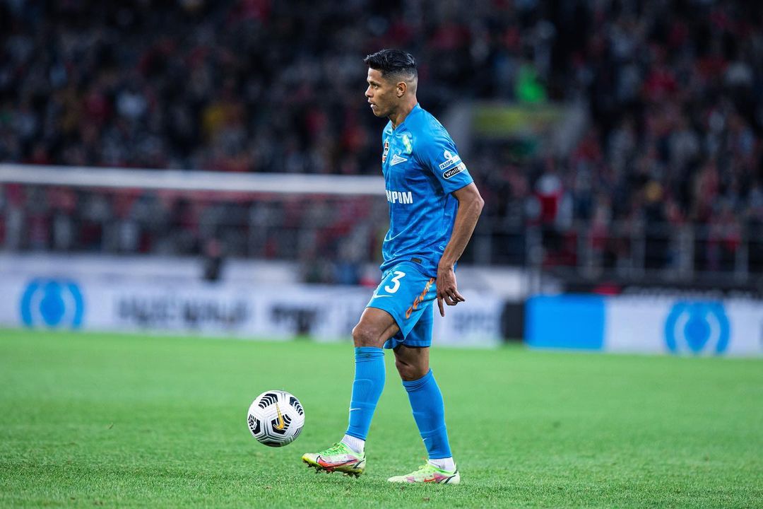 Douglas Santos pode ser campeão russo pelo Zenit neste domingo