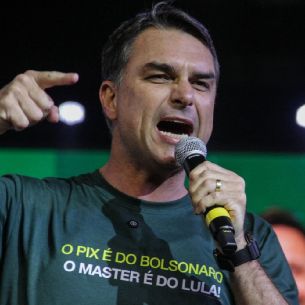 Flávio sobre uso de verba para filme sobre Bolsonaro: 