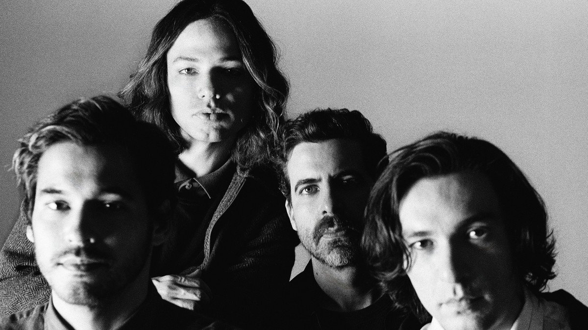 Terno Rei faz show em Porto Alegre com novo disco