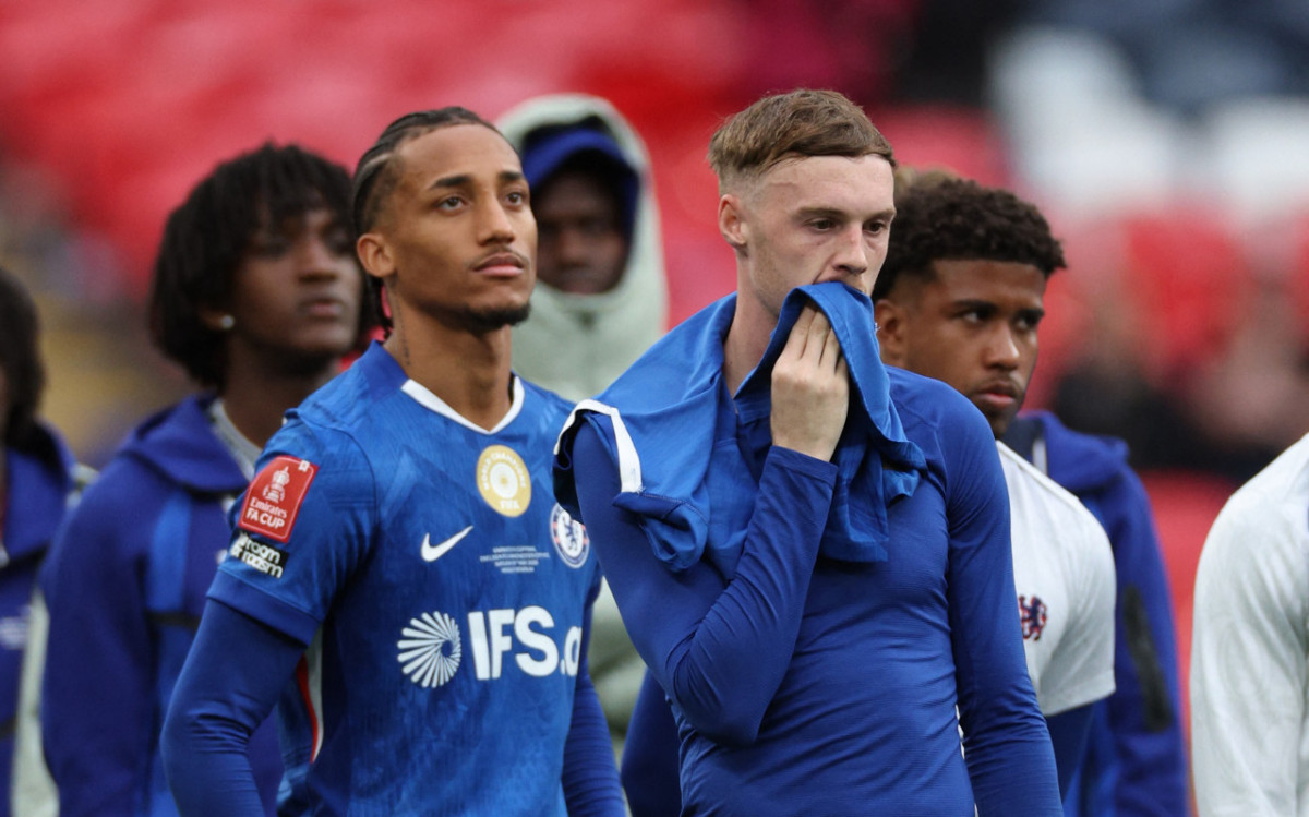 João Pedro é substituído com dores na final da Copa da Inglaterra