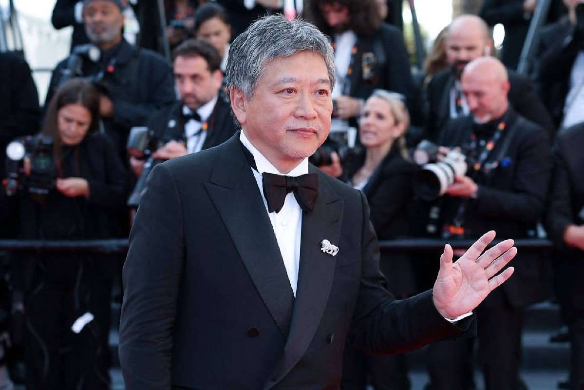 Ator Javier Bardem em cena de filme sobre crianças criadas com IA em Cannes.