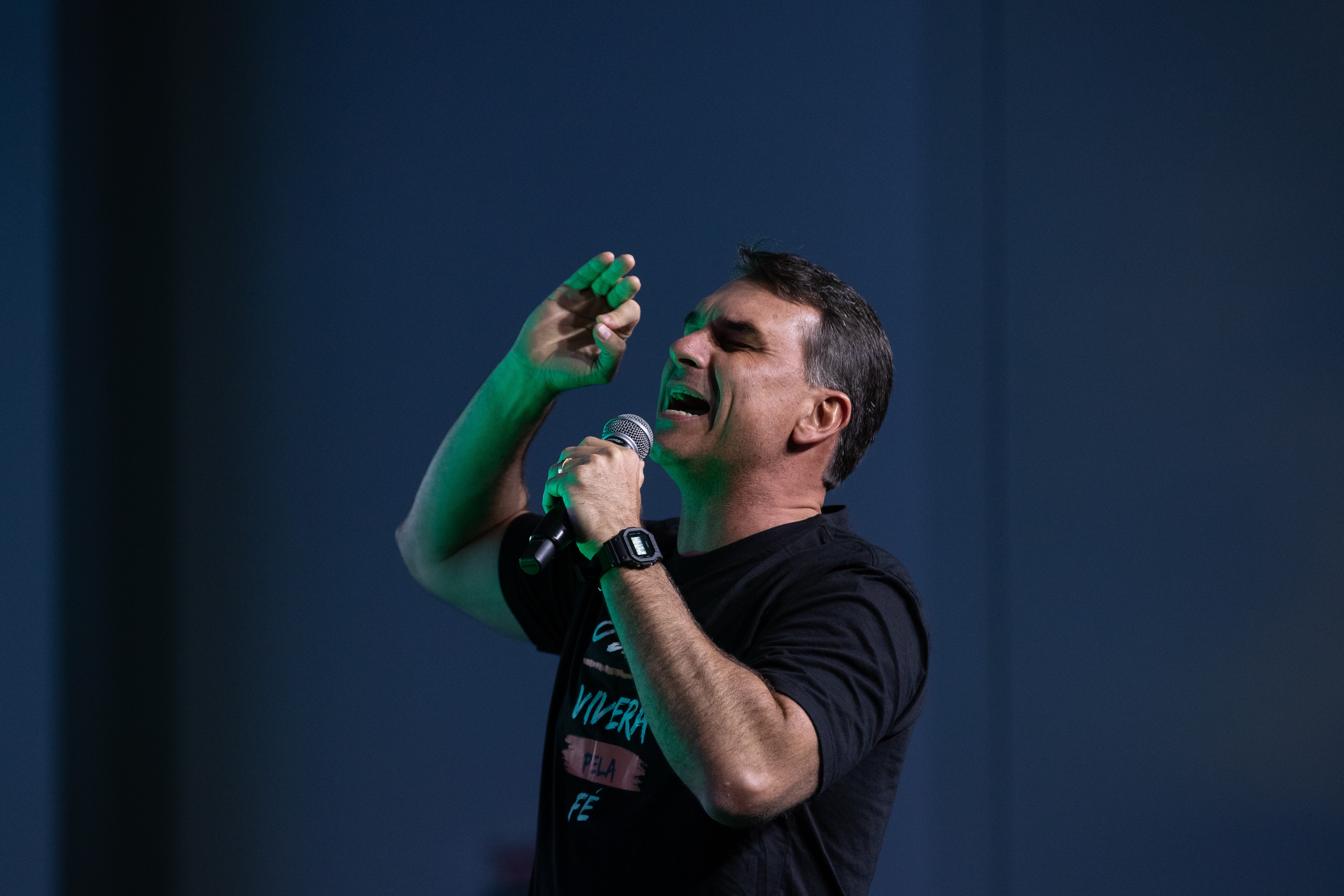 Flávio Bolsonaro apela à Bíblia e insiste que sonho presidencial não acabou