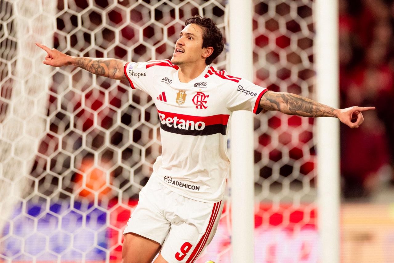 Flamengo não joga bem, mas empate com o Athletico mantém distância para o líder Palmeiras no Brasileirão