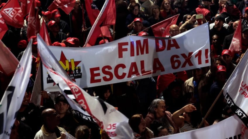 Entenda a emenda do Centrão para apoiar fim da escala 6 X 1