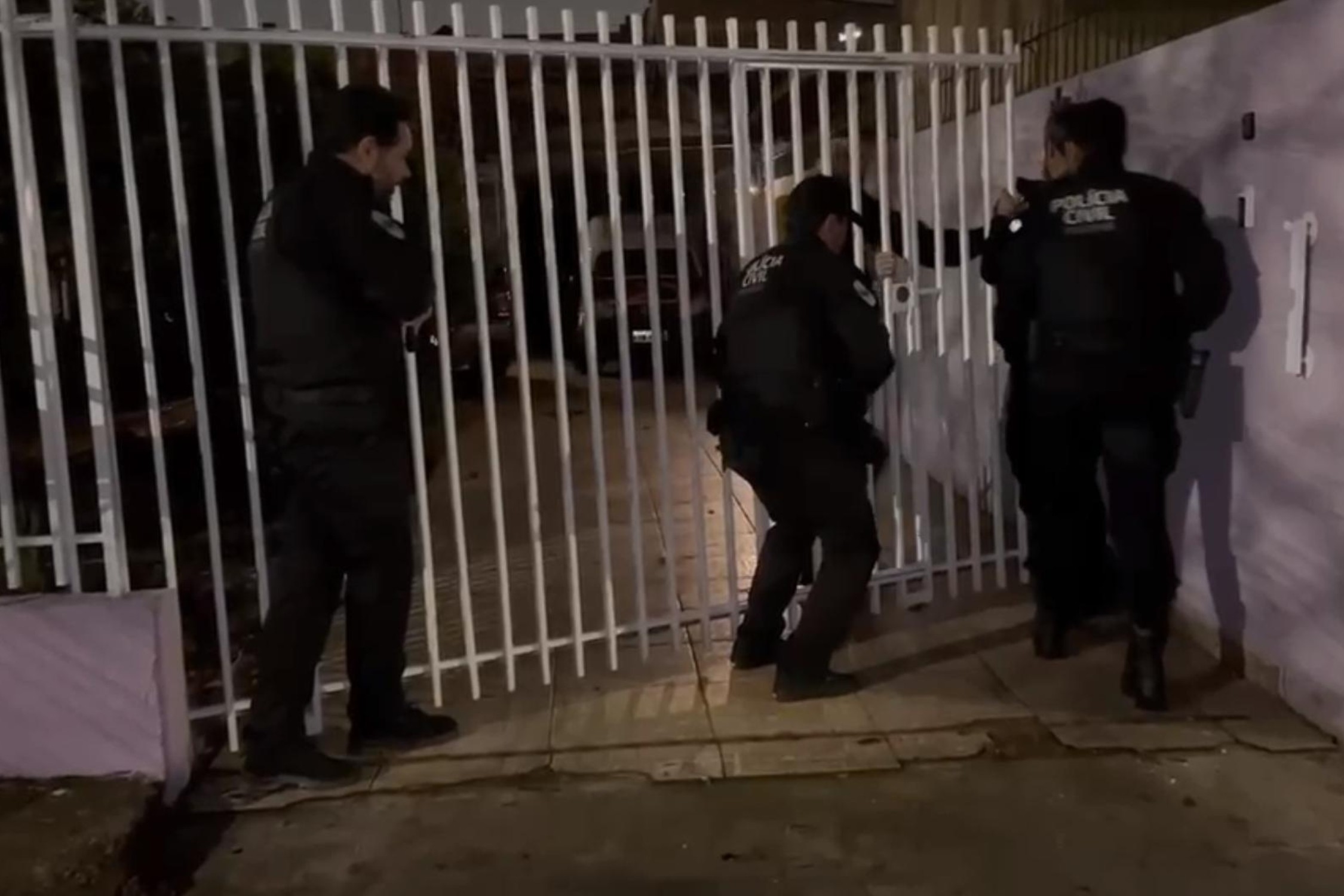 Grupo suspeito de fechar pistas para roubar caminhões é alvo de operação na Grande Curitiba