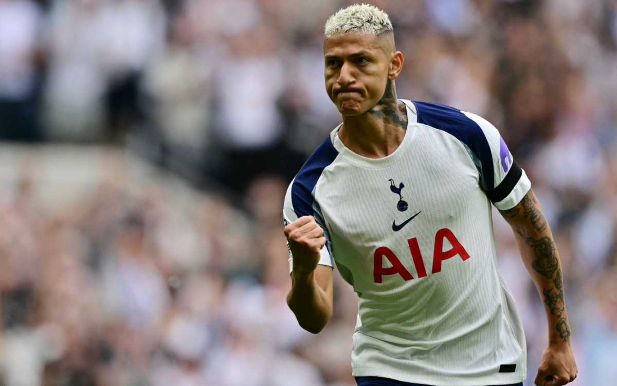 Richarlison mostra confiança por convocação para a Copa: 'Abri mão de muita coisa'