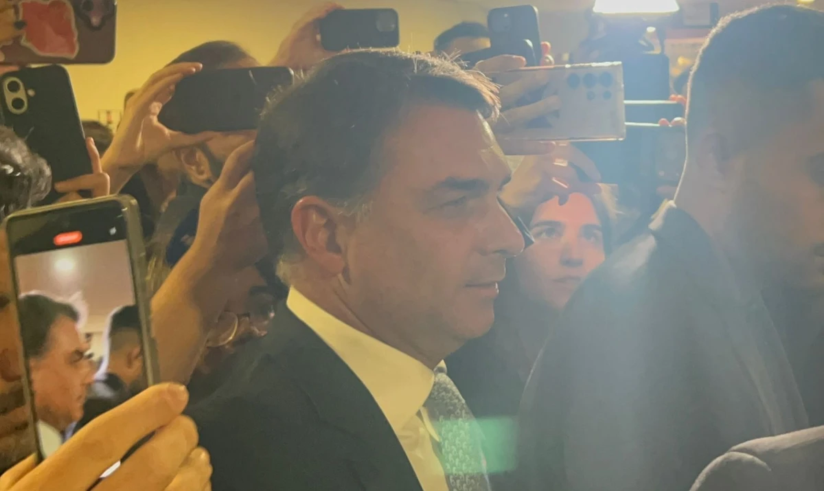 Flávio diz a aliados que pretende separar lucro de Vorcaro com filme