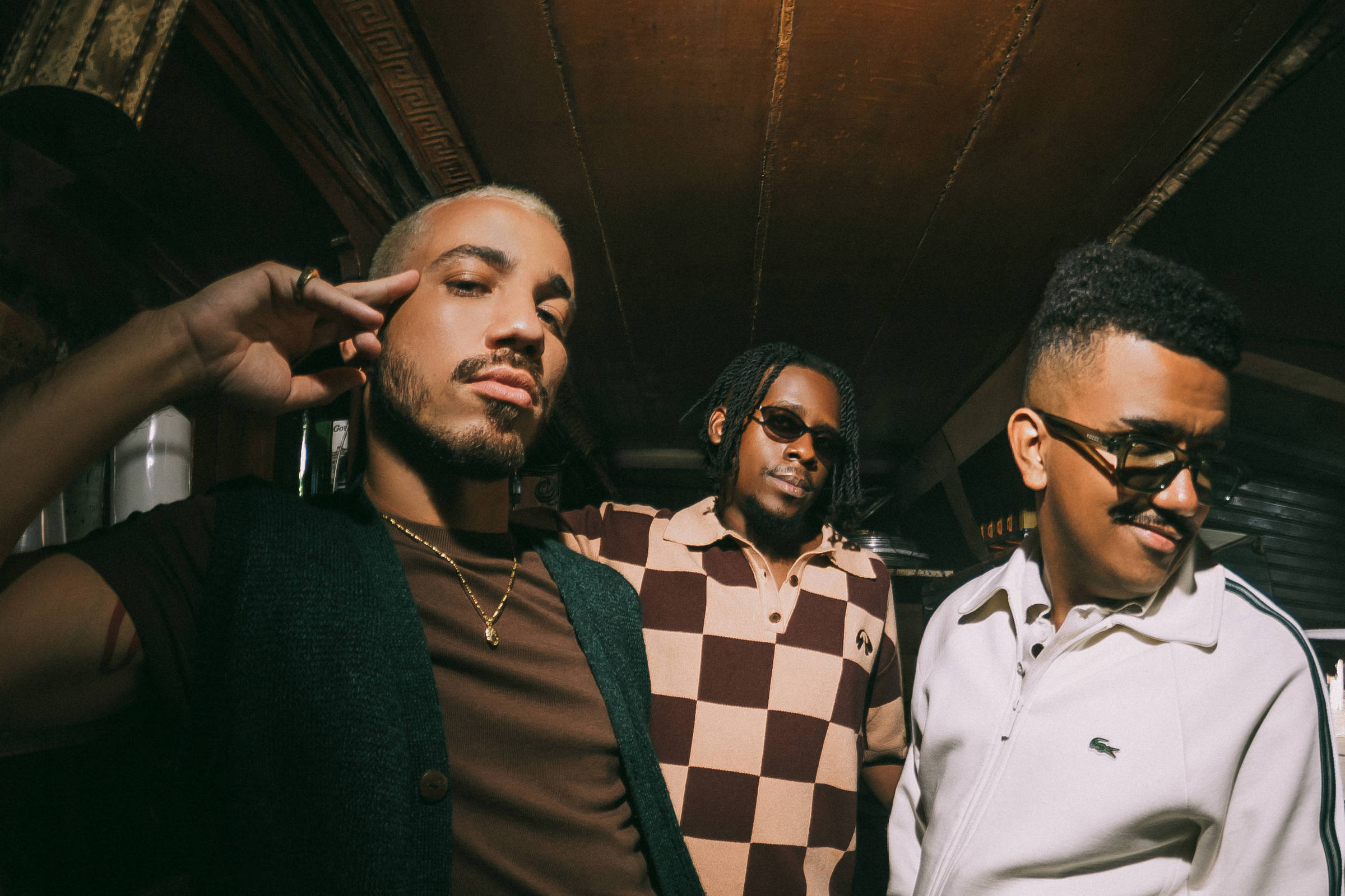 Novo disco do trio Os Garotin revoga ideia de que juventude depende da faixa etária