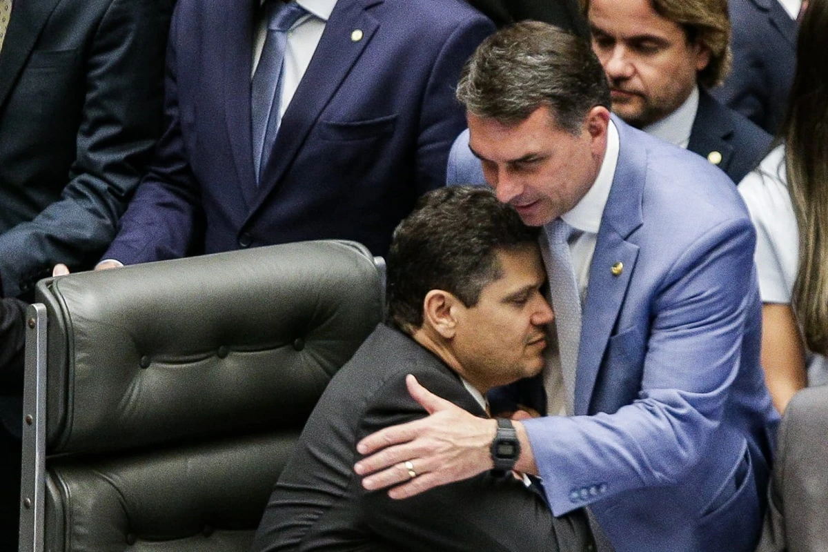 Isso não é normal: A República que esconde suas relações com o dinheiro
