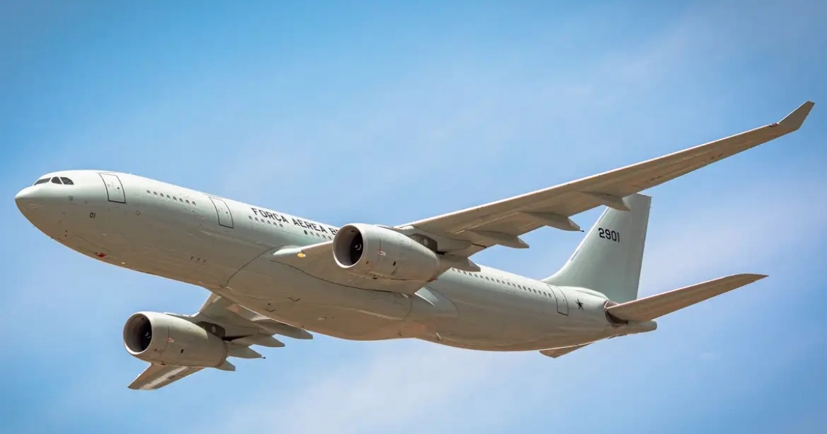 A 11 mil metros de atitulde, Passageiro tenta abrir porta de avião da United durante trajeto