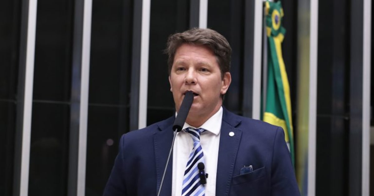 Boletos e Pix de ex-funcionária indicam ‘rachadinha’ em gabinete de deputado Mário Frias