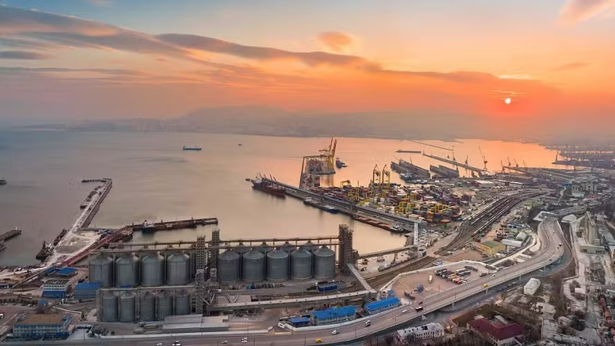 Ucrania ataca depósito de petróleo russo e deixa feridos