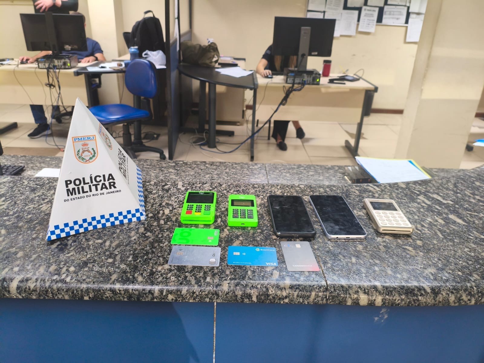 Taxista é preso após cobrar R$ 3,4 mil de turistas em Copacabana