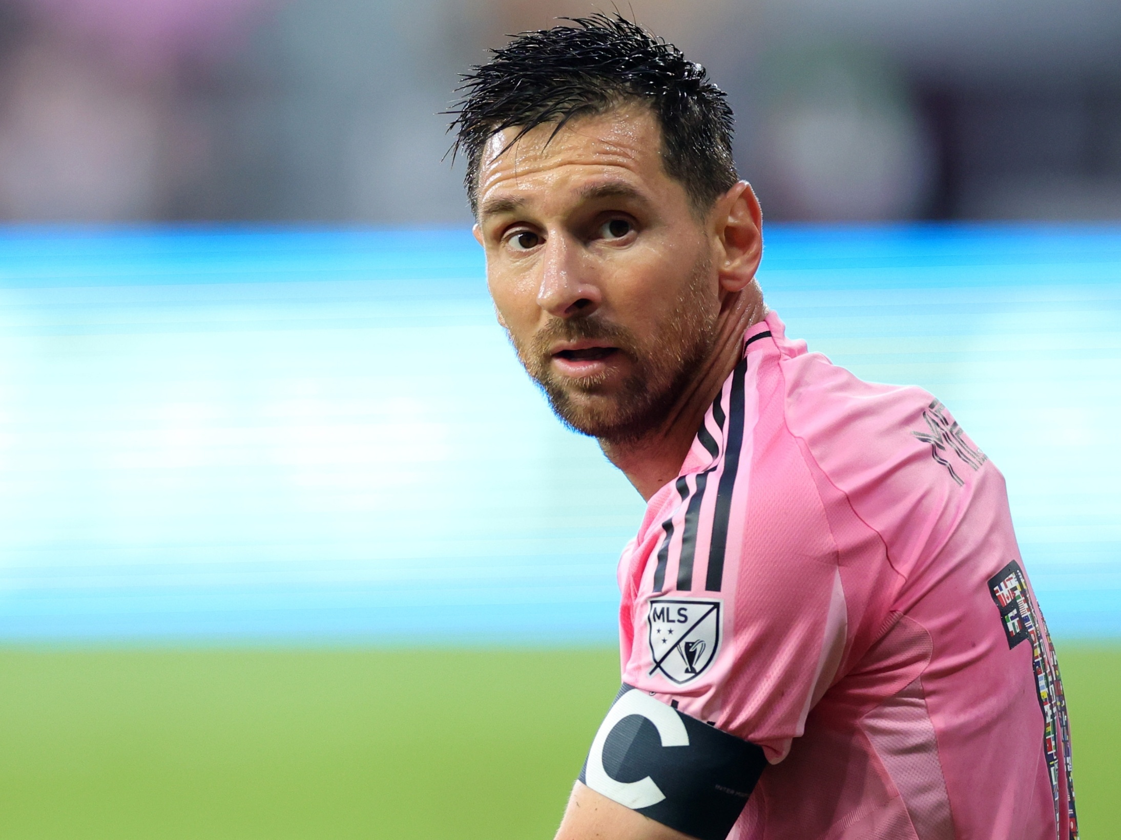 Messi pede para sair durante jogo do Inter Miami e vai direto ao vestiário