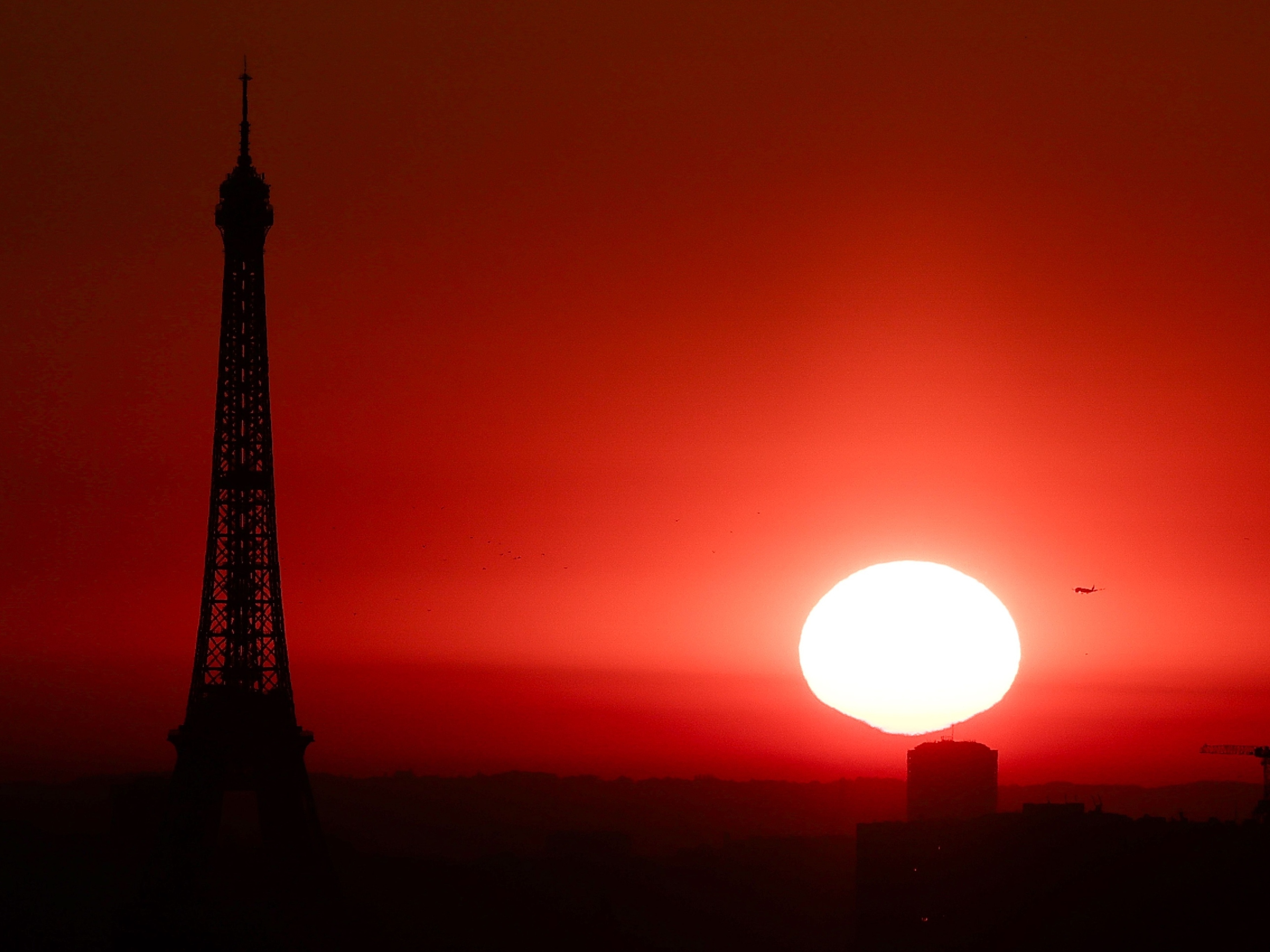 Onda de calor sem precedentes na França deixa um morto durante corrida