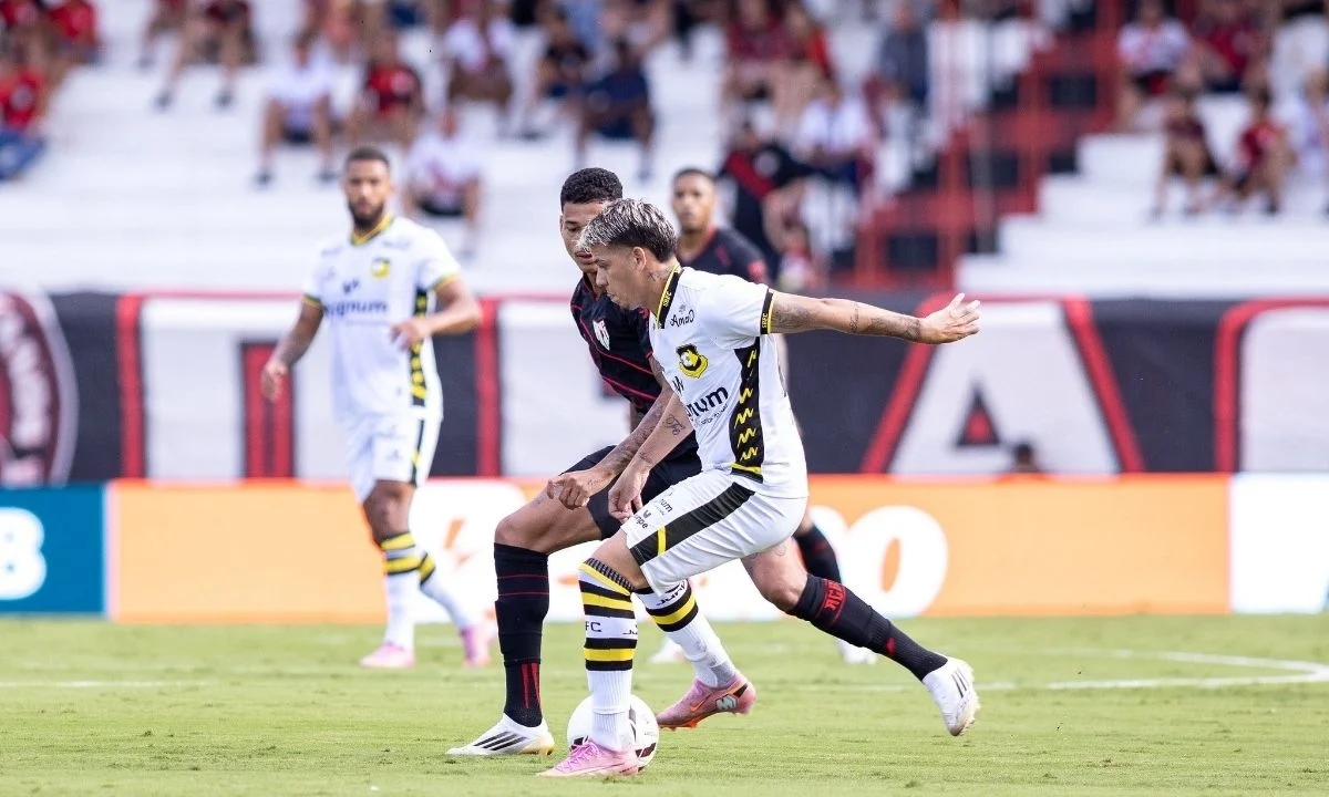 São Bernardo FC vence Atlético em Goiânia e volta à liderança da Série B