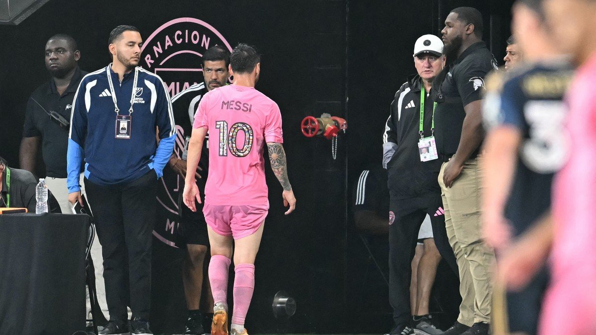 Messi sente lesão a 23 dias da estreia da Argentina na Copa