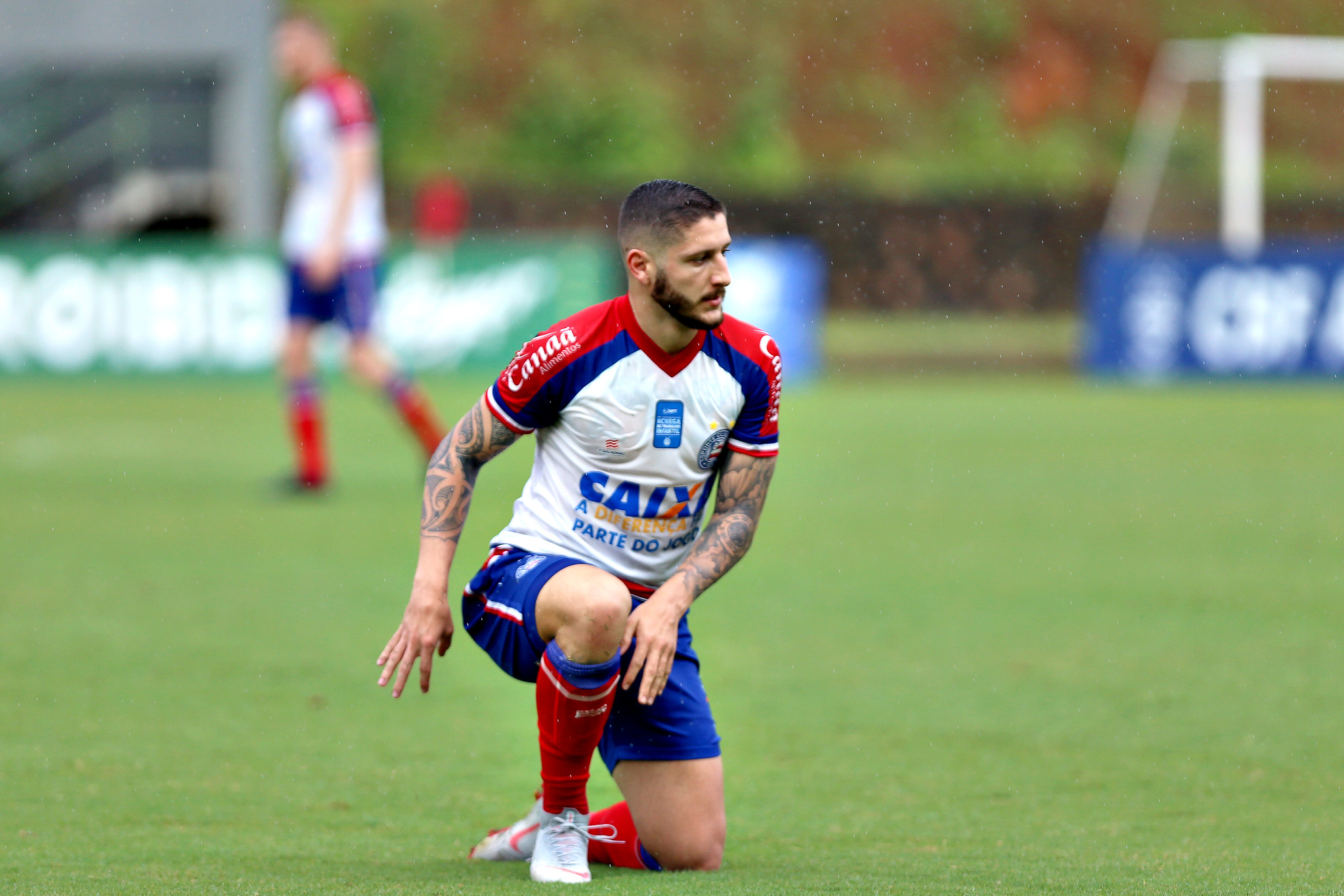 Ex-Bahia treina em separado e fica perto de deixar clube da Série A