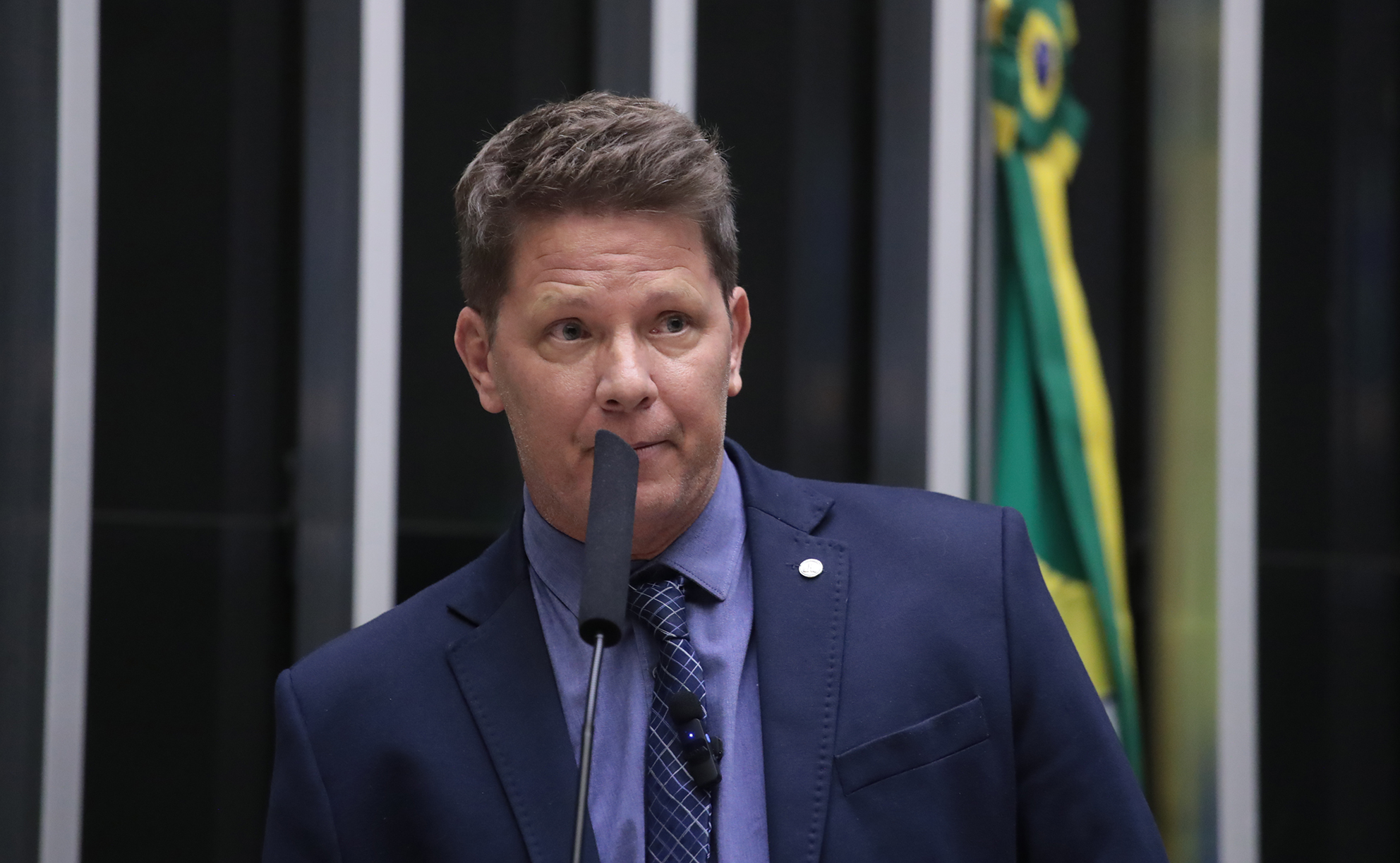 Mario Frias nega uso de emendas em filme sobre Bolsonaro