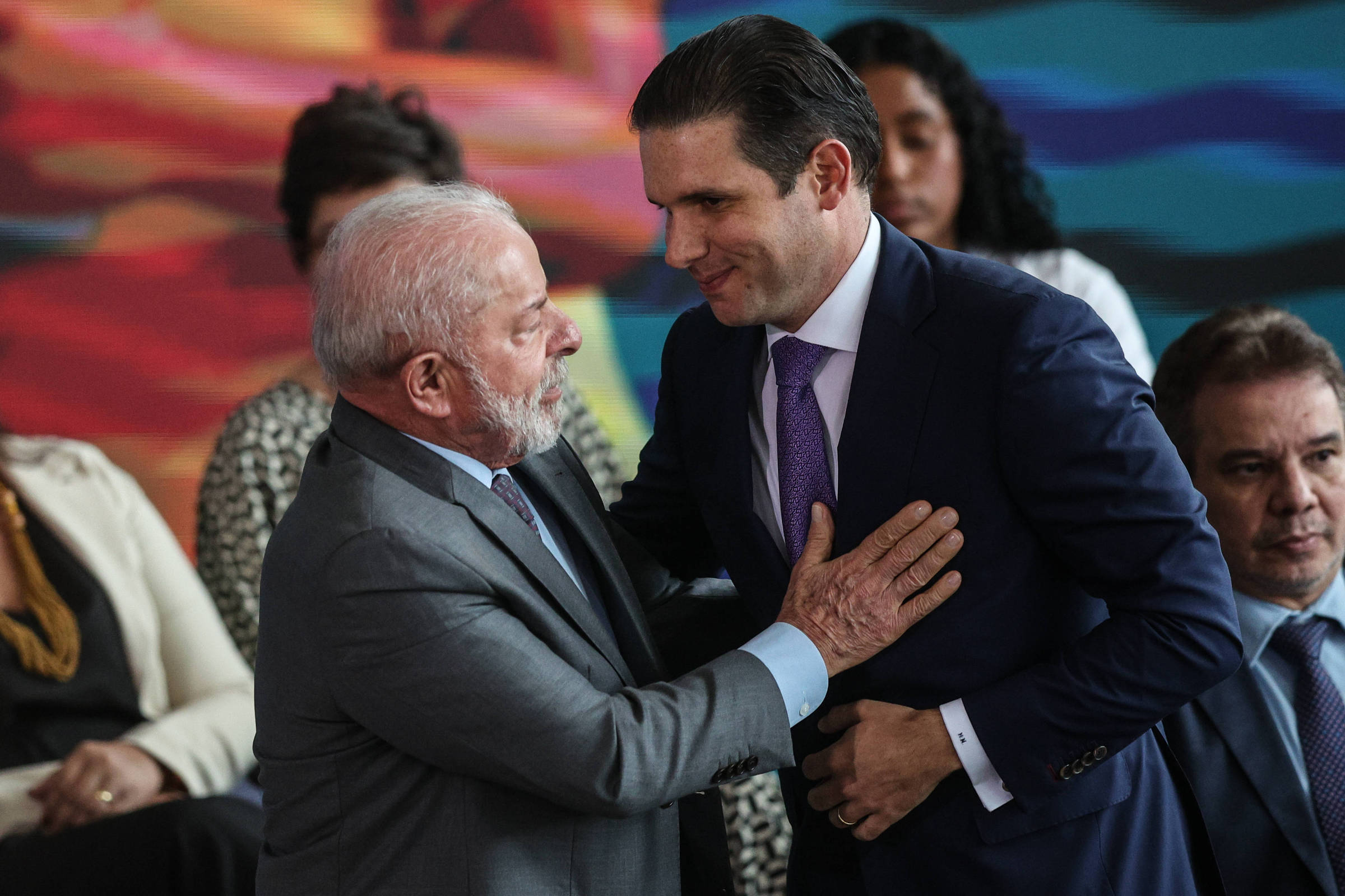 'Mais uma medida que os políticos sabem ser contraproducente', diz leitor sobre fim da escala 6x1
