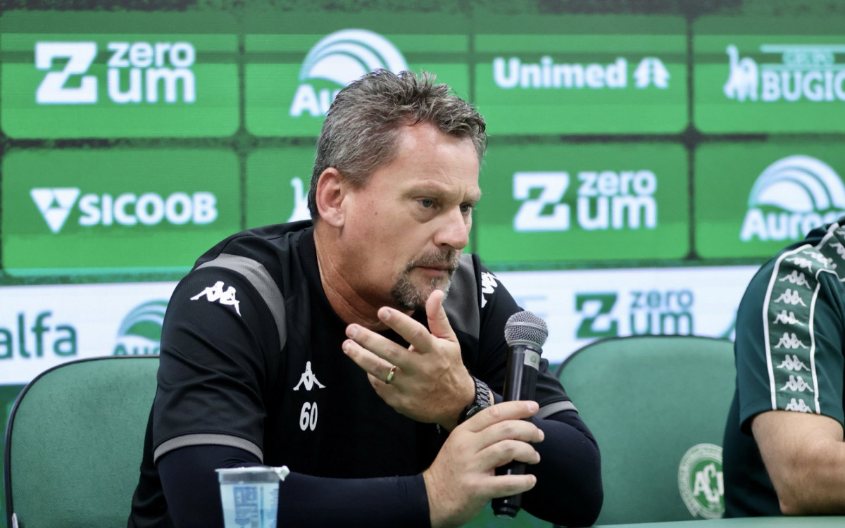 Antes da pausa para a Copa do Mundo, clube da Série A anuncia a saída do técnico